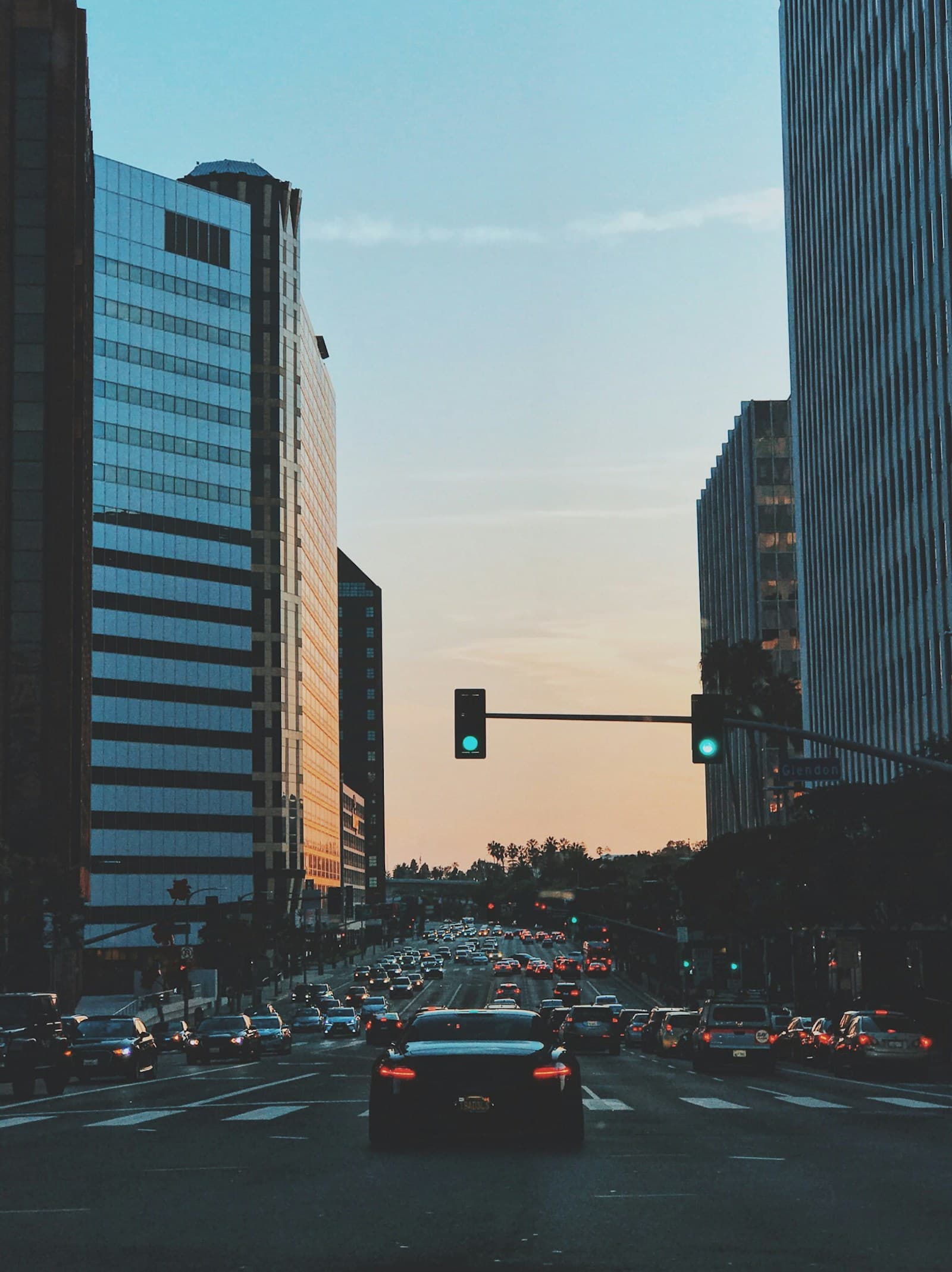 汽車在城市道路行駛